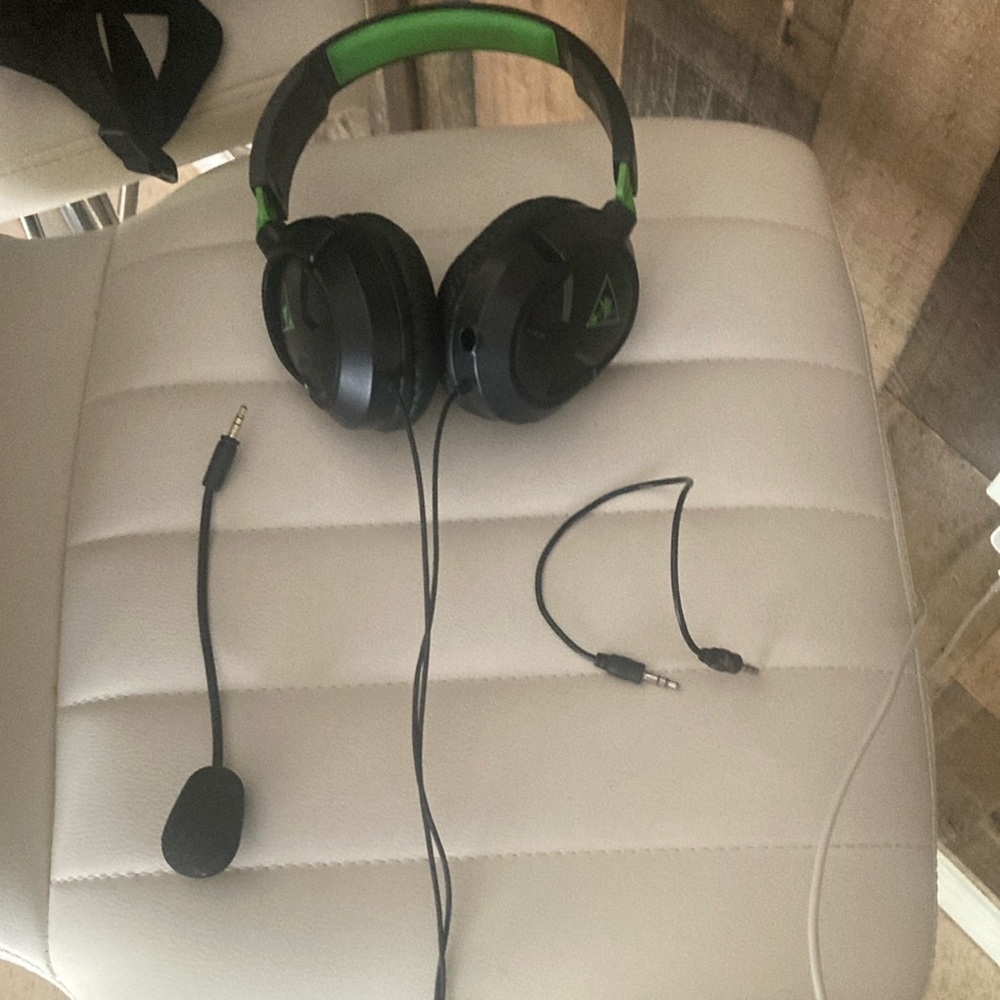 Video game headset